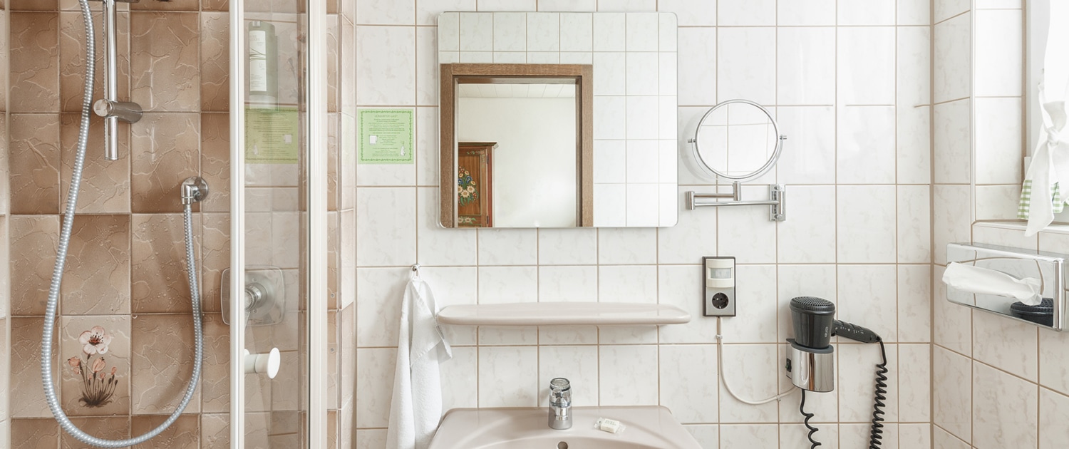 Zur Krone Gottenheim Standardzimmer – Badezimmer